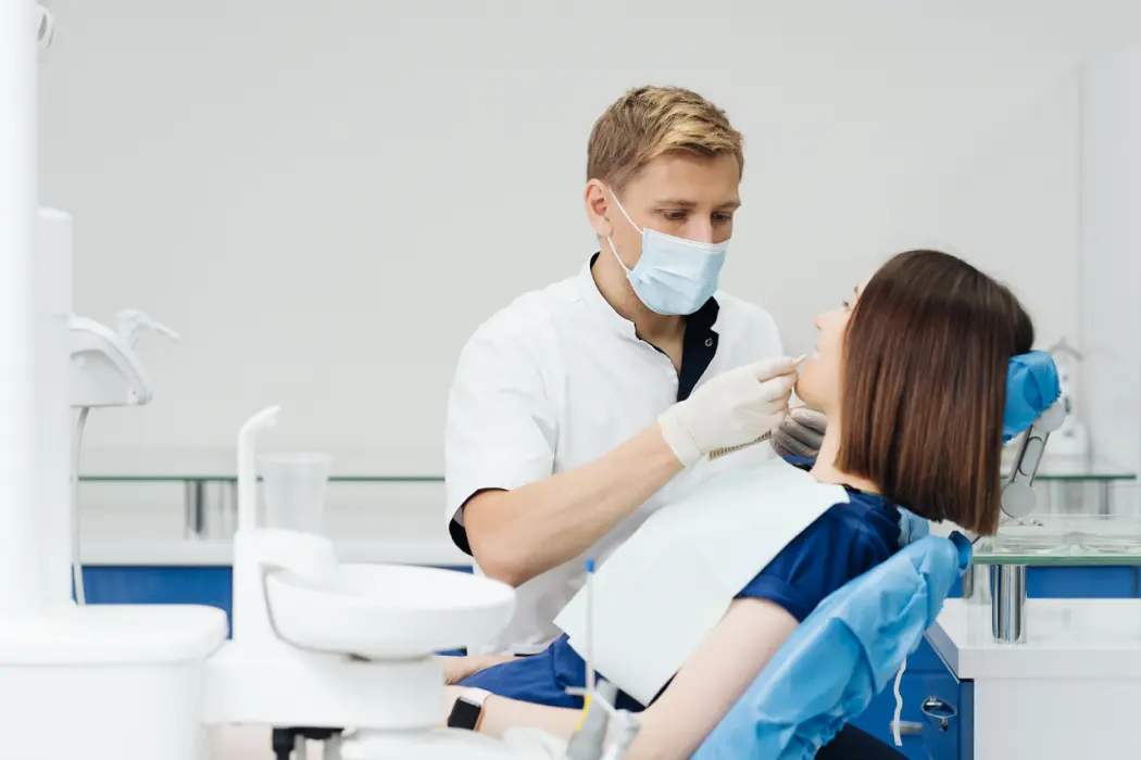 Jakie są sposoby na radzenie sobie z dentofobią i jak pomóc pacjentom z lękiem przed wizytą u dentysty?