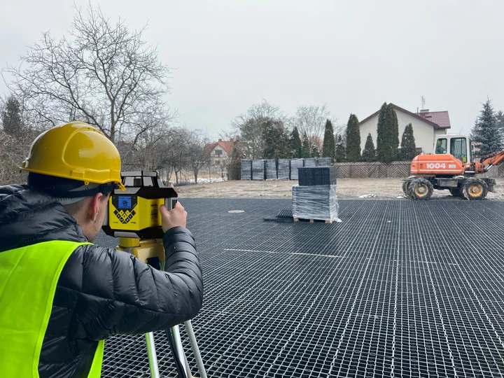 Sprzęt pomiarowy w budownictwie – jakie narzędzia są dziś standardem?