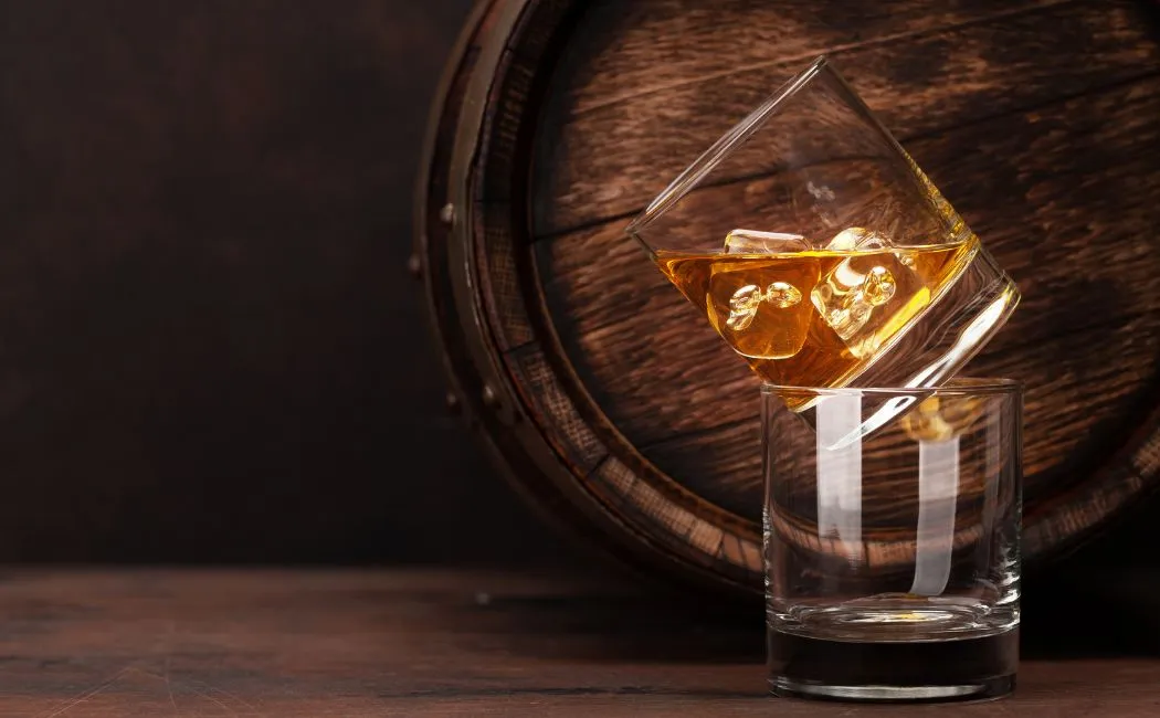 Mistrzostwo smaku i tradycji, czym Cię zaskoczą kosze prezentowe z ekskluzywną whisky