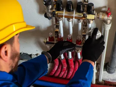 Jak działa rozdzielacz w instalacji ogrzewania podłogowego?