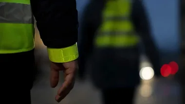 Po zmroku kierowca zobaczy pieszego z 40 metrów. Odblask zwiększa dystans do 150
