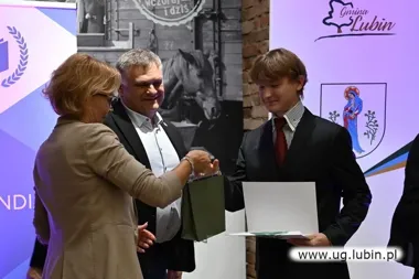 99 młodych mieszkańców gminy Lubin otrzymało stypendia. To już 54. edycja