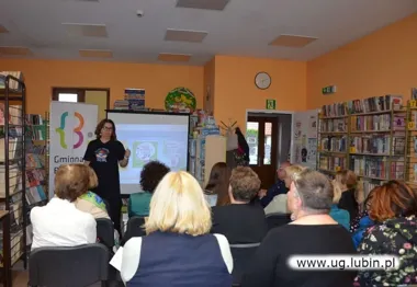 Książka zamiast gotowej recepty. W Oborze mówiono o sile małych kroków