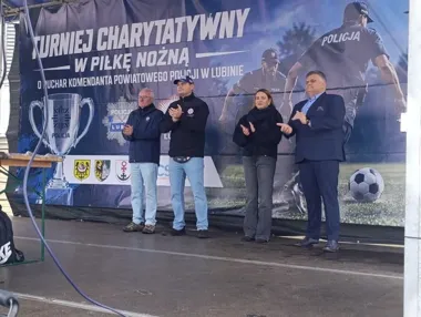 Dziesięć policyjnych drużyn zagrało dla czteroletniej Kingi w Lubinie