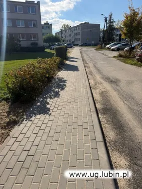 W Księginicach zniknął zniszczony beton. Nowy chodnik ma 140 metrów