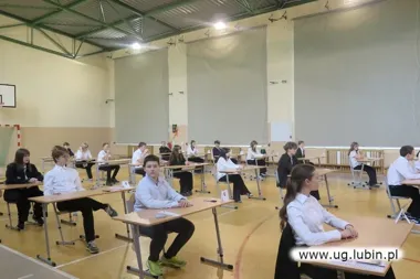 Pierwszy poważny sprawdzian. W Lubinie 118 ósmoklasistów weszło na egzamin
