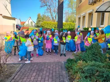 Przedszkolaki z Raszówki pokazały, że o Ziemię można dbać od dziecka