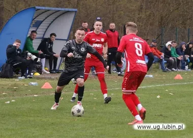 Remis, który wyrósł z 0:3 i zamienił derby w piłkarski thriller