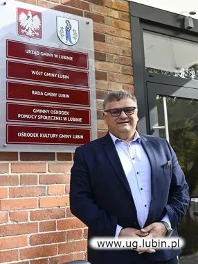 Wójt gminy Lubin o drogach, wodzie i procedurach. „Z każdym usiądę do stołu”