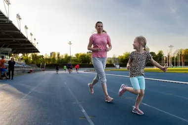 Wieczorne treningi na Stadionie Lekkoatletycznym w Lublinie – zajęcia dla dzieci i dorosłych