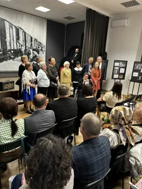 Jak walizka i rodzinne archiwa złączyły sąsiadów w Raszówce