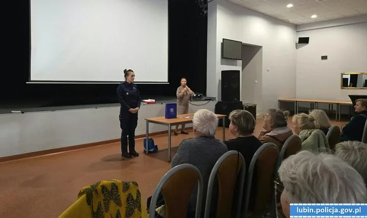 Policja ostrzega seniorów w Ścinawie. Oszuści żądają „tajnych” przelewów
