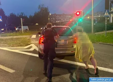 Awaria zatrzymała auto na skrzyżowaniu w Lubinie. W środku była matka z dzieckiem