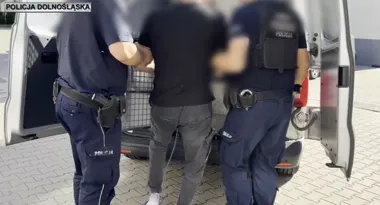 Pobicie, porwanie i porzucone auta. Dwaj pseudokibice z Lubina w areszcie