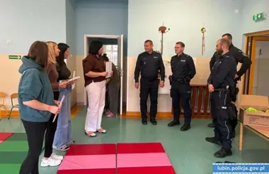 Policjanci ze Ścinawy pokazali przedszkolakom, jak ratować życie
