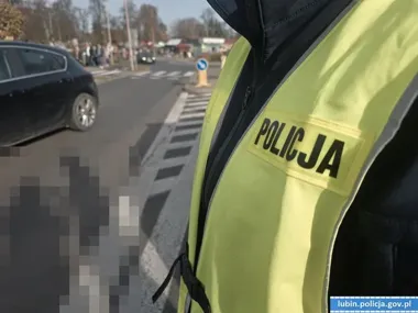 Więcej ruchu przy cmentarzach i ryzyko kradzieży. Policja w Lubinie ostrzega