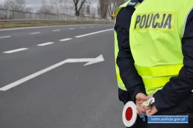 Ciężarówki na postoju, patrole w gotowości - policja rusza na majówkę