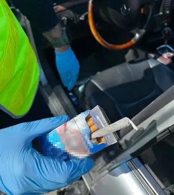 Zapach marihuany zdradził kierowcę Mercedesa na drogach gminy Lubin