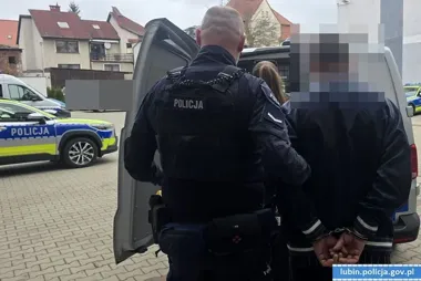 Wszedł do pracy z siekierą - chwila dzieliła zakład od tragedii