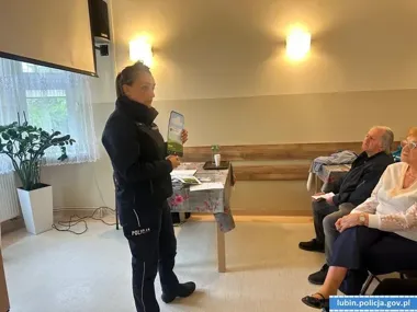 W Lubinie seniorzy usłyszeli, jak działają oszuści na wnuczka i na policjanta